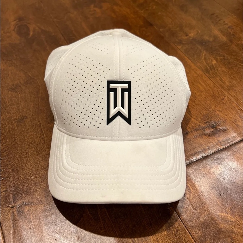 Tiger Woods Nike Golf Hat Men’s White L/XL